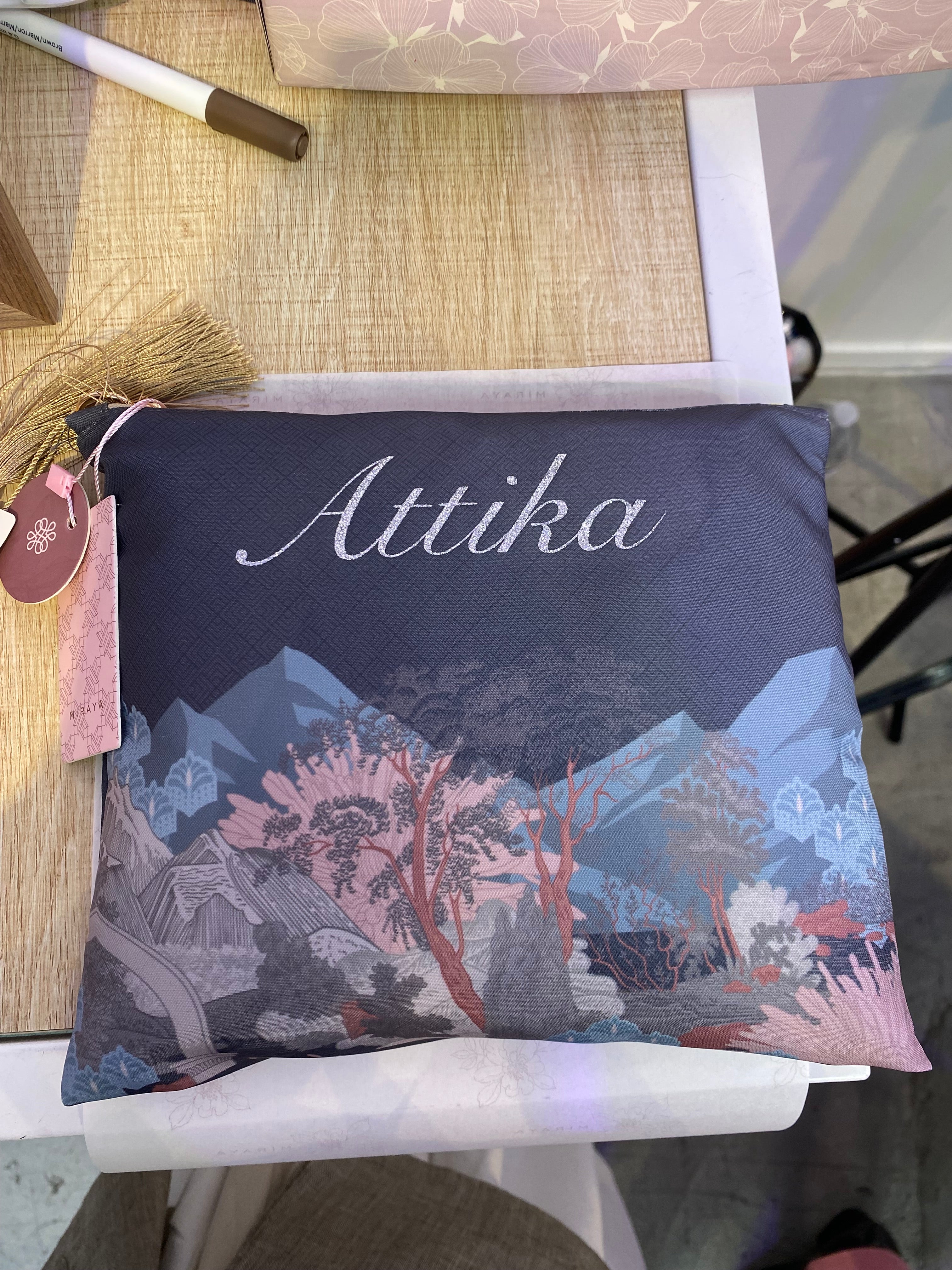 Personnalisation du nom - Pochette Le Marais